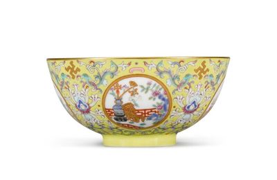 A yellow-ground famille-rose medallion bowl, Qing dynasty, 19th century