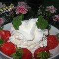 Fraises et menthe du jardin et chantilly mentholée