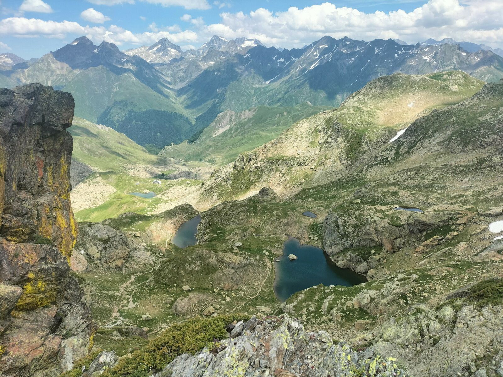 Col de Peyreget, rando Pombie-Peyreget, le col, vue sur lac de Pombie et laquets.. (64)