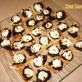 Mini tartelettes au confit d’oignons chèvre et thym frais