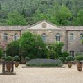 Vue de face de  l'abbaye 