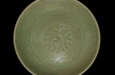 Longquan Celadon Dish with Arabic Inscription, Ming dynasty, 15th century