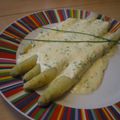 Asperges blanches et leur sauce à la ciboulette