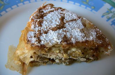 Pastilla au poulet et aux amandes