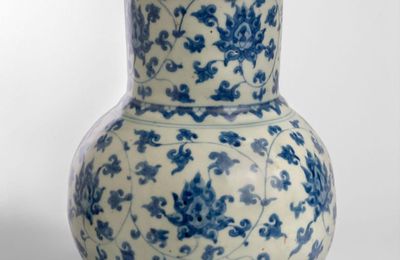 Vase, Ming Dynasty (1368-1644), Jiajing Mark and Period (1522-1566)