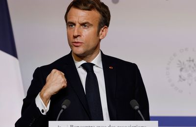Le 1er désinformateur, c'est Macron