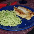 Spaghetti au pesto et escalope de dinde panée