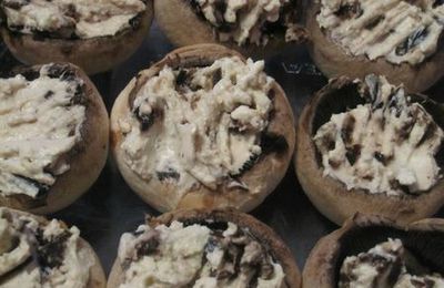 *Message ancien blog*  Recette: champignons farcis au fromage de chèvre & olives noires.