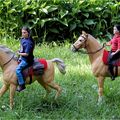À cheval, mais pas trop vite