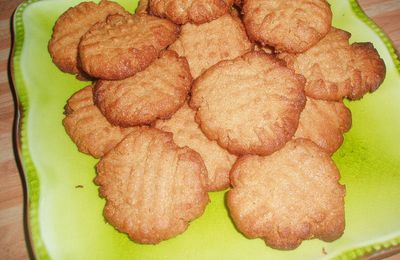 Sablés au beurre de cacahuétes et profitez en pour vous faire plaisir ....