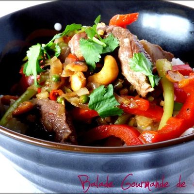 Canard aux noix de cajou, galanga et poivre vert