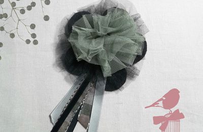 broche cocarde en tulle noire et verte