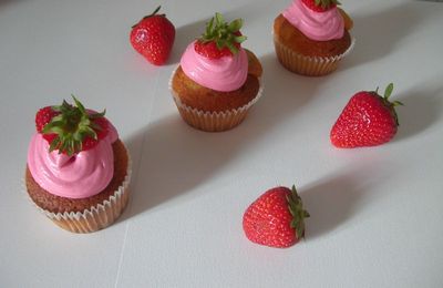 Fraises, huile d'olive ,et olives : Célébrons enfin l'installation de l'été avec des cupcakes légers légers !!