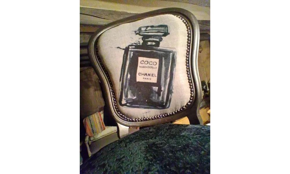 La petite dernière " chaise corsetée " Coco Chanel "