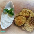 Chips de courgettes et d'aubergines panées au parmesan, sauce au concombre