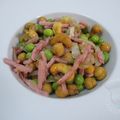 Salade de pois chiches, petits pois et noix de cajou