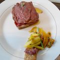 Entrée : Mille feuille de foie gras et filet de bœuf, salade de mangue-passion