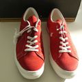 converse cuir neuve rouge P44 : 40euros envoi gratuit en relay