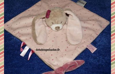 Doudou lapin Nina, plat, rose, coeur, nattou, velours, www.doudoupeluche.fr