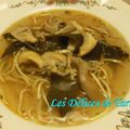 Soupe Pho à ma façon, poulet, champignons noirs et shiitaké