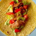 Tacos de poulet sauce avocat by Restaurant Lime, Miami.
