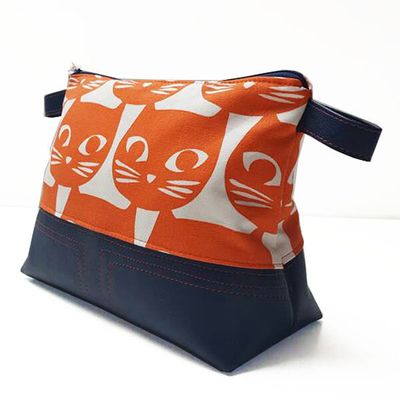 Grosse trousse de toilette pop bleu nuit motifs CHATS orange original CrApule FActOry artisan made in France