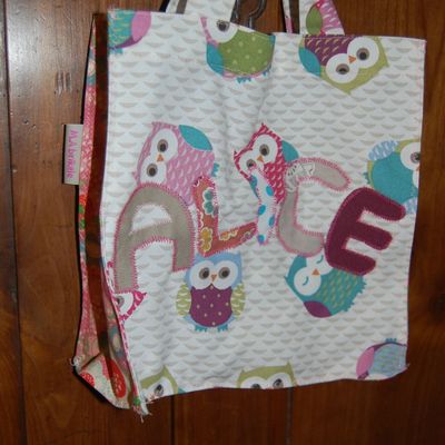 Un sac casse croute en tissu 