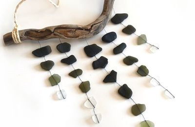 Des tessons de verre recyclés en bijoux et objets de décoration