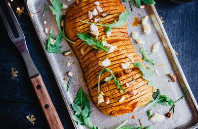 Hasselback butternut romarin, feta et noisettes