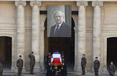 L'hommage d'Emmanuel Macron à Jacques Delors : il nous a juste passé le relais !