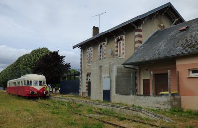 Autorail ABJ4 au terminus à Breuilpont
