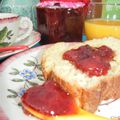 Confiture de fraises aux fleurs de sureau