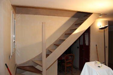 Dix-neuvième jour : Vernis 2ème couche, placard cuisine