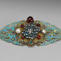 Gold Headdress Ornament with Water Chestnut Floral Design Inlaid with Diamonds, Early Qing period