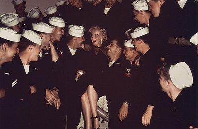 19/06/1951, Long Beach - Marilyn visite le navire USS Benham