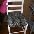 Chaise blanche léopard