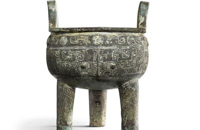 An important inscribed archaic ritual archaic food vessel (Ding), Late Shang dynasty, 13th - 11th century BC
