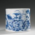 A blue and white cylindrical brushpot, Qing dynasty, Kangxi period (1662-1722)