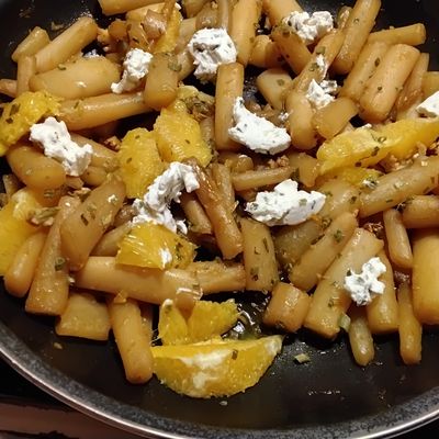 Salsifis laqués à l'orange, fromage de chèvre et noix 