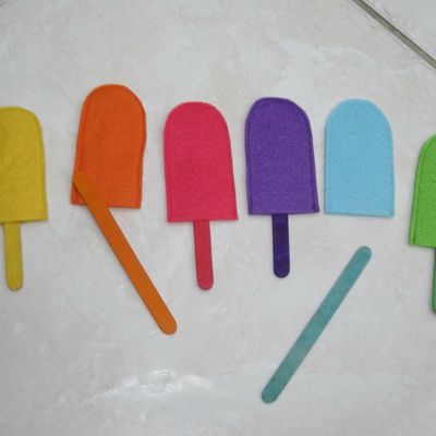 activité montessori pour apprendre les couleurs - baton de glace / feutrine