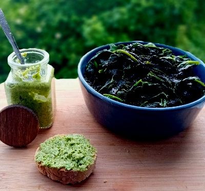 Tombée d'épinards curry et miel et tartinade de tiges d'épinards aux noisettes