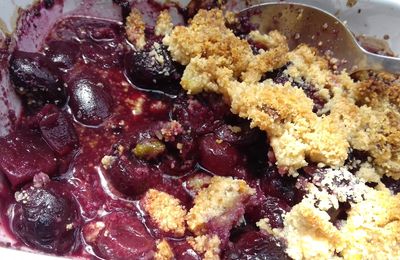 crumble aux cerises et pistaches