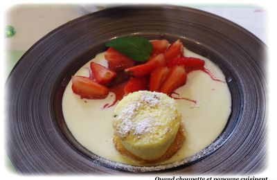 PUDDING AUX AMANDES ET FRAISES A LA LIQUEUR D'ORANGE