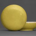 A yellow-enamelled incised 'floral' circular box and cover, Guangxu period (1875-1908), Tihedian Zhi mark