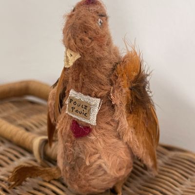 ..visite au poulailler ce matin..petite cocotte ( 10cm)