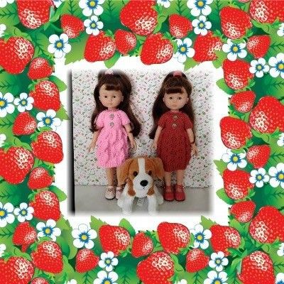 Les jumelles Blanche et Eva dans leurs robes fraises