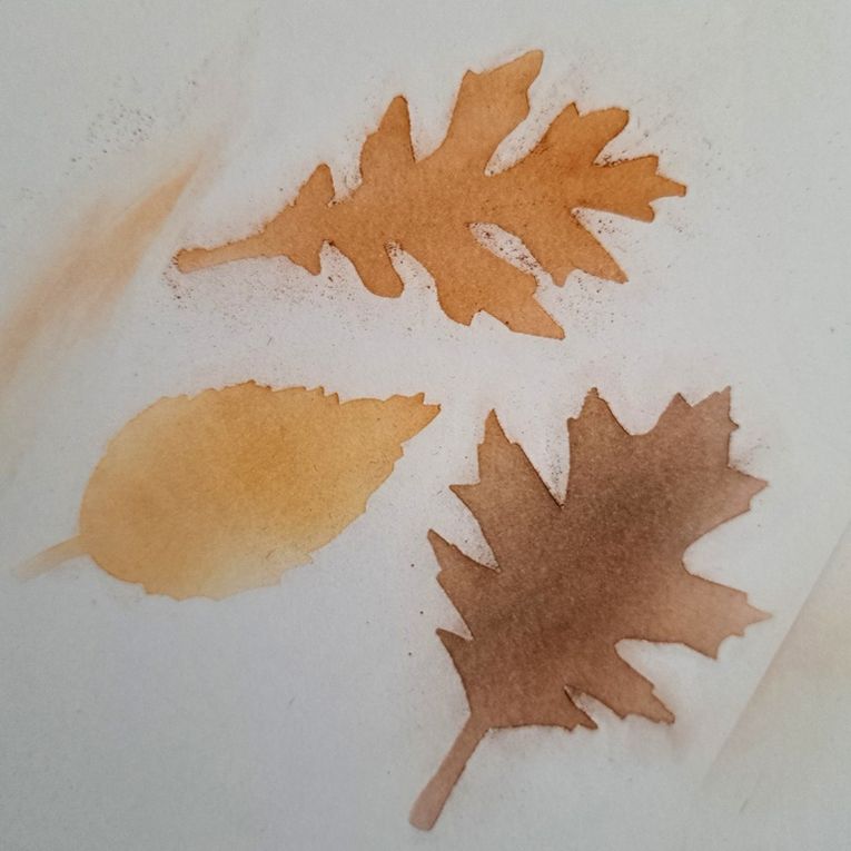 Avec les 3 petites feuilles d'arbre