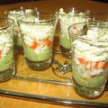 Verrines apéritives avocats, oeufs et surimi