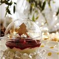 Une verrine festive: pannacotta avocat, thon, betteraves, framboises et fromage frais