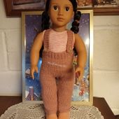 Maricela en pantalon à bretelles ... - Poupées et jeux d'aiguilles passionnément